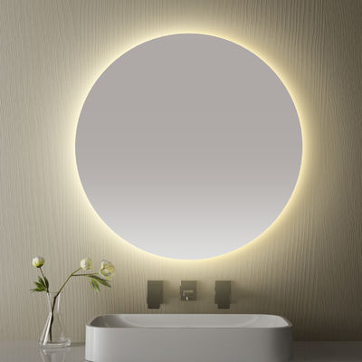Smart LED-Badezimmerspiegel mit Nebelfunktion, Zeit- und Temperaturanzeige, schrittloser Verdunkelung, wasserdichtem Design, Dual-Touch-Steuerung, Farbtemperatur 3000K ~ 6000K, anpassbare Abmessungen und Funktion